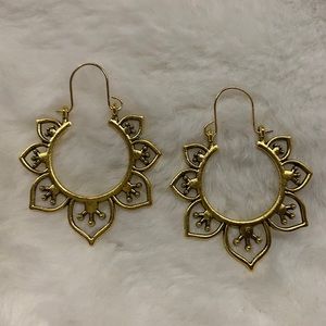 NWOT 🛍 Bundle for DISCOUNTS off Merch or Shipping